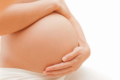 femme enceinte – grossesse – Alexandre Hryb – etiopathe Cogolin – Saint Tropez – Sainte Maxime – Le Lavandou – La Londe femme enceinte - grossesse - Alexandre Hryb - etiopathe Cogolin - Saint Tropez - Sainte Maxime - Le Lavandou - La Londe